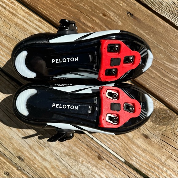 Peloton Cycling Shoes - Picture 4 of 5